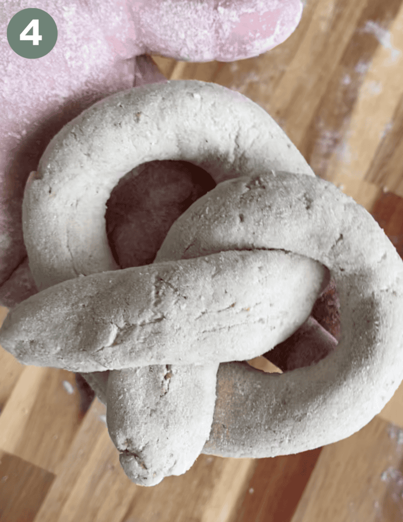 Delicious gluten-free soft pretzels, buttery and chewy, perfect for a nostalgic snack. Made with qua.